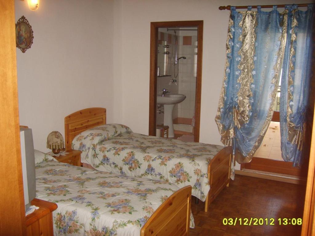 Antico Albergo Sant'Antonio Fonzaso Oda fotoğraf