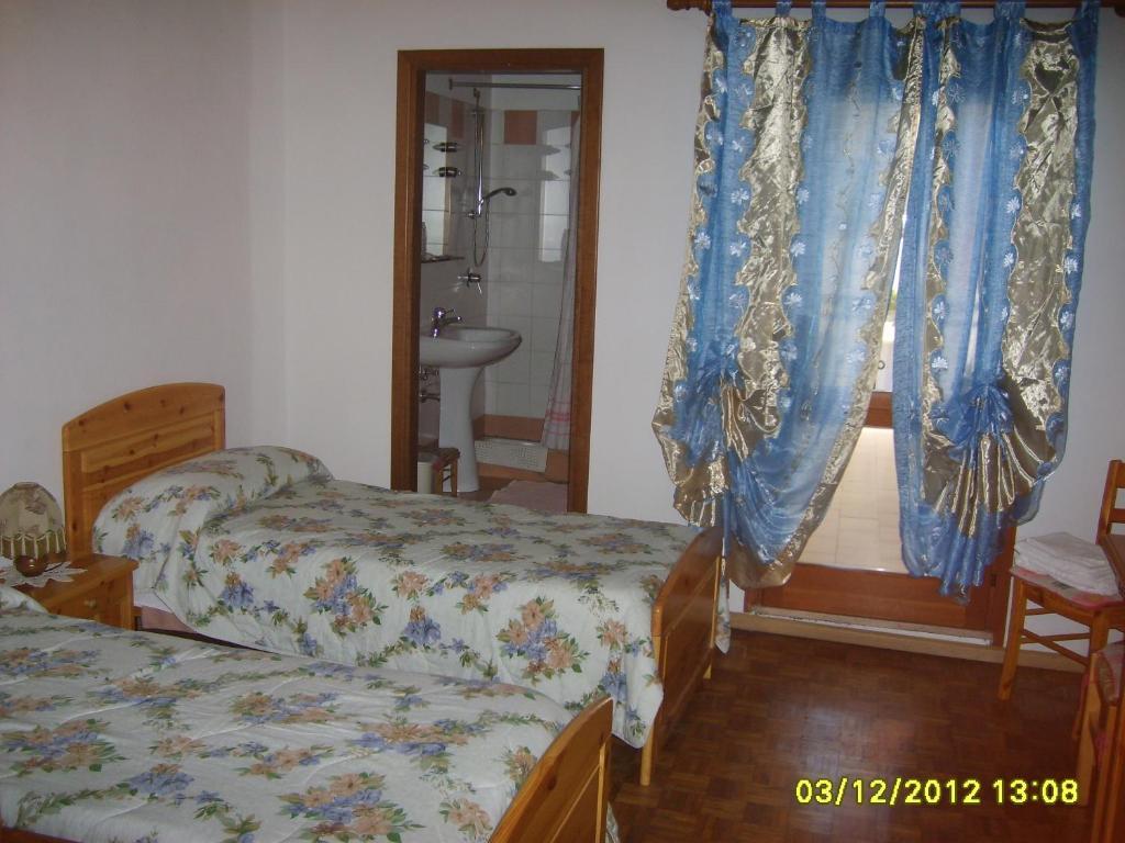 Antico Albergo Sant'Antonio Fonzaso Oda fotoğraf